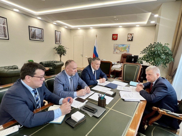 Андрей Николаев обсудил с главой Иркутской области реализацию в регионе программы капремонта школ.