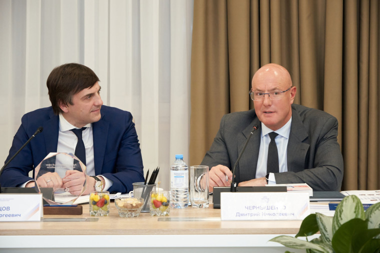 Дмитрий Чернышенко ознакомился с основными векторами работы Минпросвещения России.